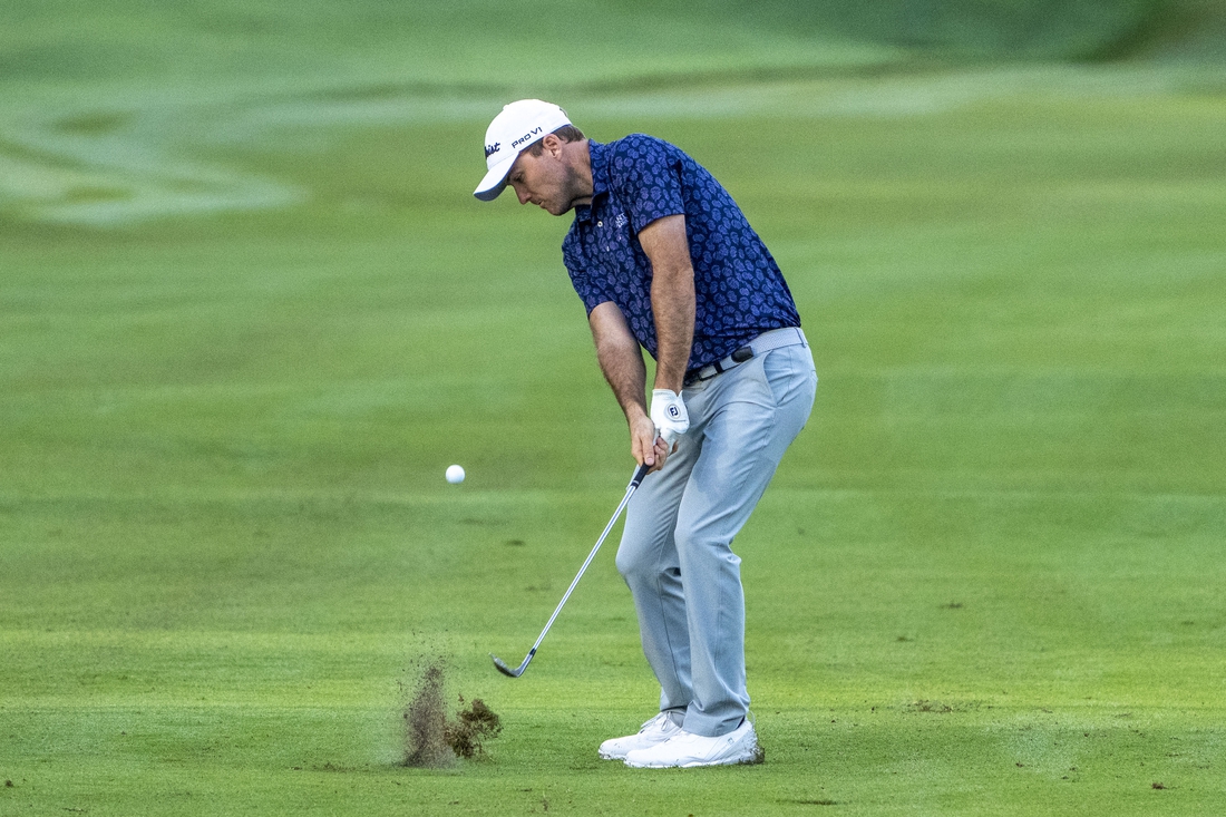 Two eagles carry Russell Henley to Sony Open lead