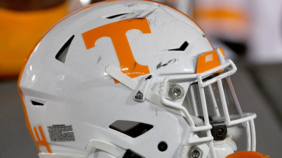 Tennessee lands commitment from 2023 QB Nico Iamaleava