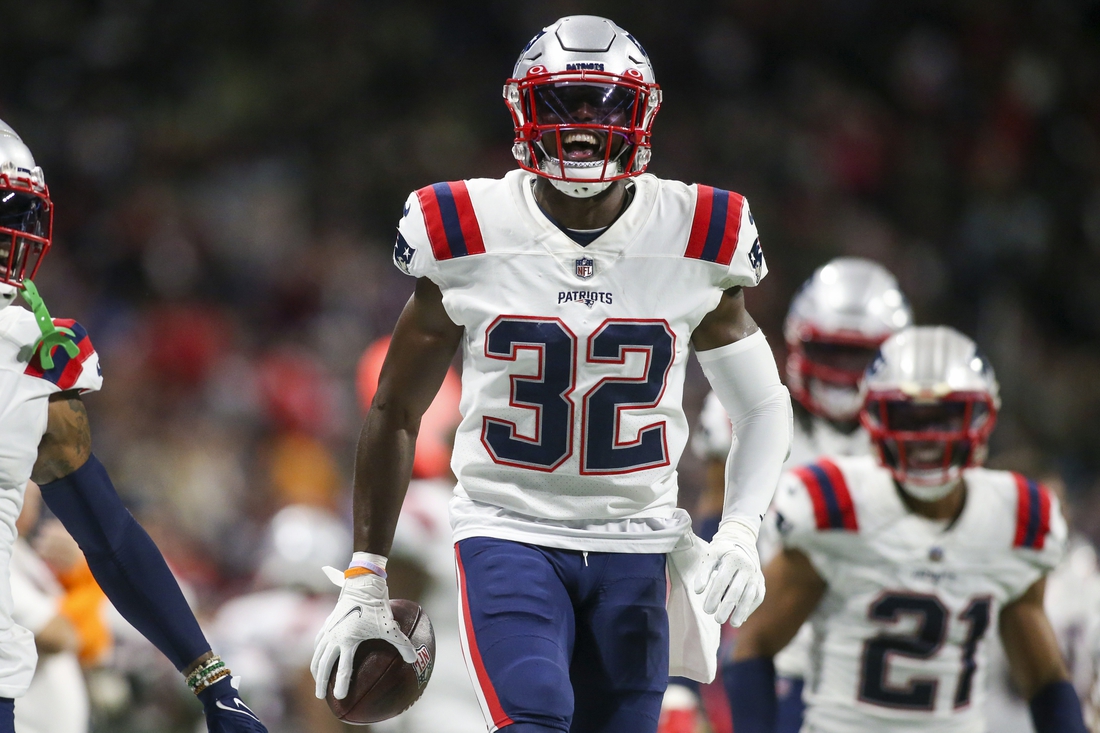Patriots sign Devin McCourty to one-year deal