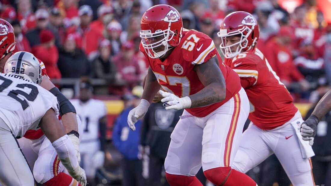 Franchise tag roundup: Chiefs OT Brown among 3 tagged Monday