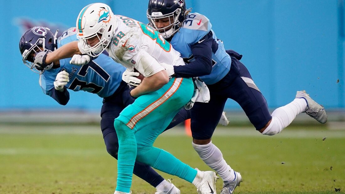 Reports: Dolphins place franchise tag on TE Mike Gesicki