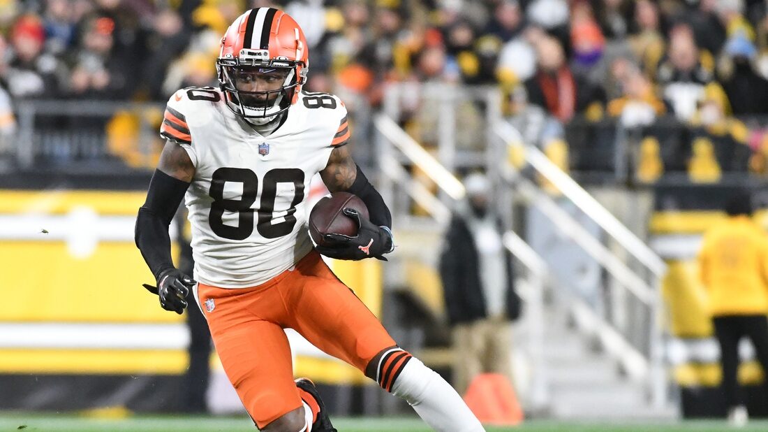 Report: Browns release WR Jarvis Landry