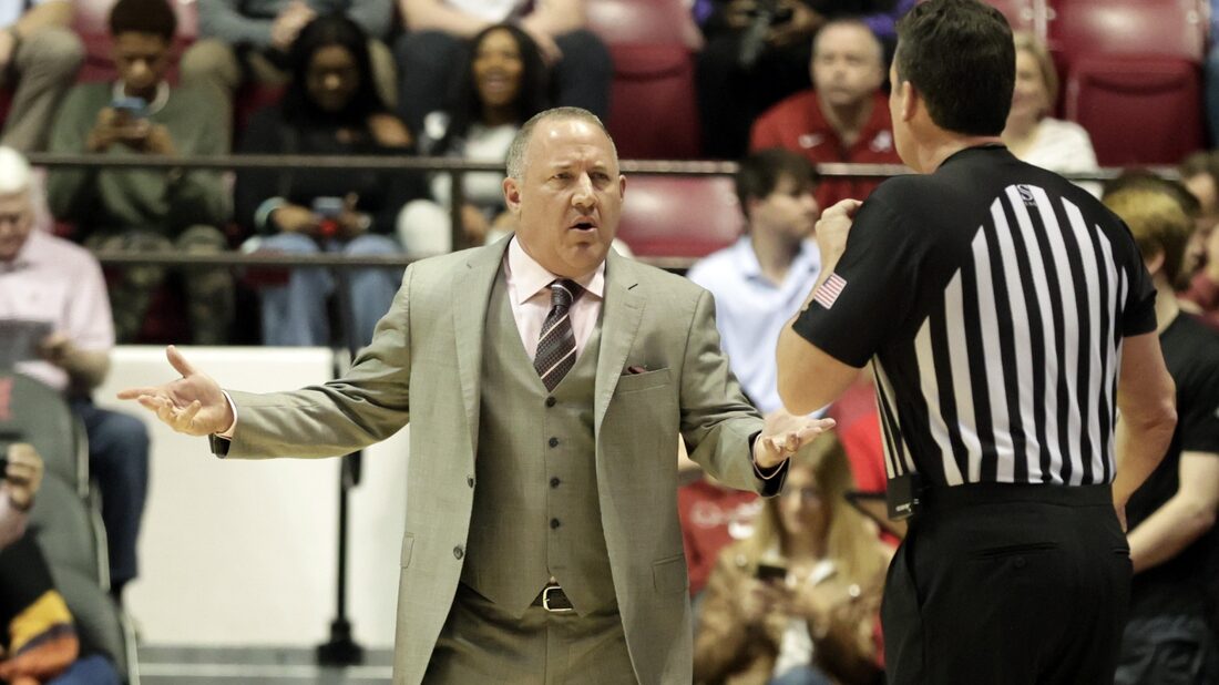 Texas A&amp;M fends off Miss. State, 67-64
