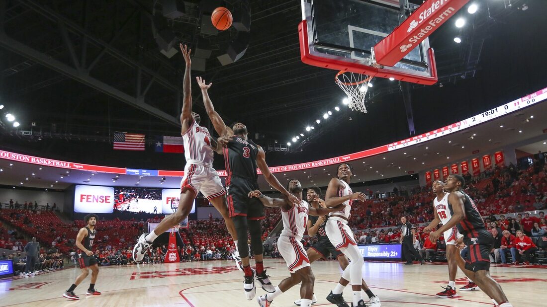#14 Houston tramples Temple for 6th straight win