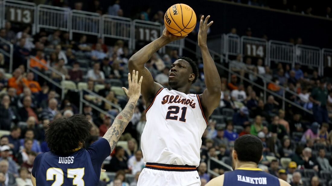 #4 Illinois rallies for one-point win over #13 Chattanooga