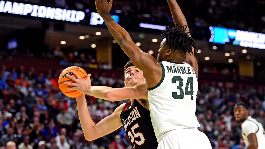 #7 Michigan State ekes out win over Davidson