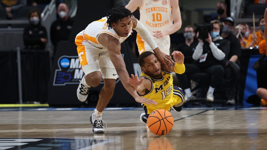 Michigan ousts Tennessee to return to Sweet 16