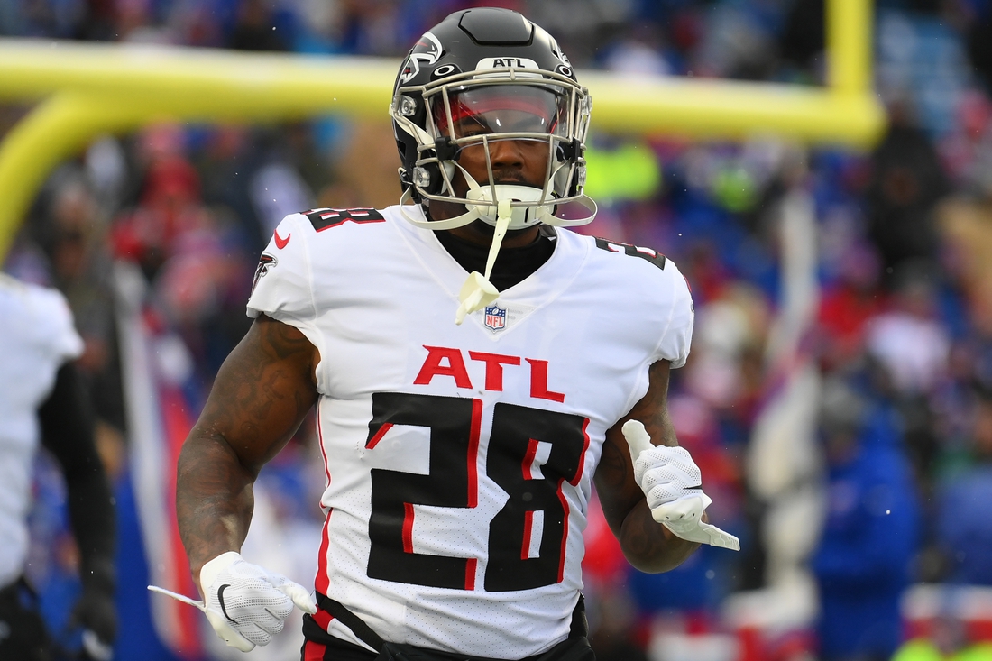 Reports: Falcons to release veteran RB Mike Davis