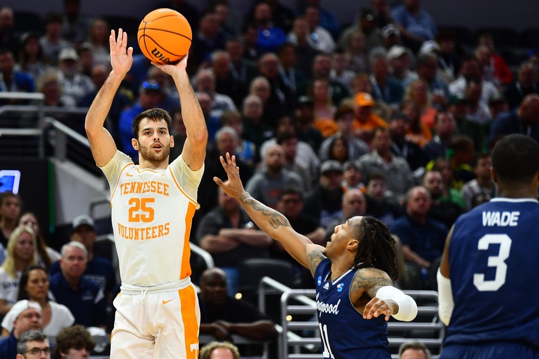 Tennessee G Santiago Vescovi withdraws from NBA draft